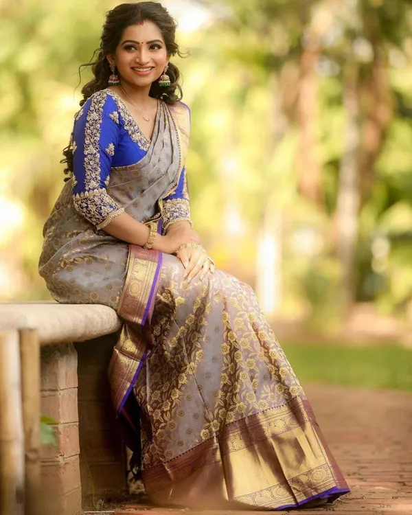 Cream_Embellished_Banarasi_Jacquard_Saree_(Cream)